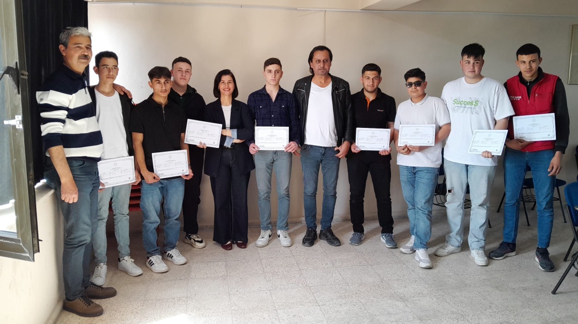 Erasmus+ Projemiz Kapsamında Romanya'ya Gidecek Öğrencilerimiz İngilizce Dil Eğitimini Tamamladı.